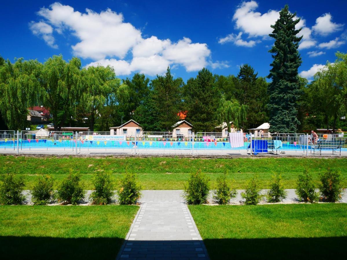 Camping Roznov Hotel Roznov pod Radhostem Bagian luar foto