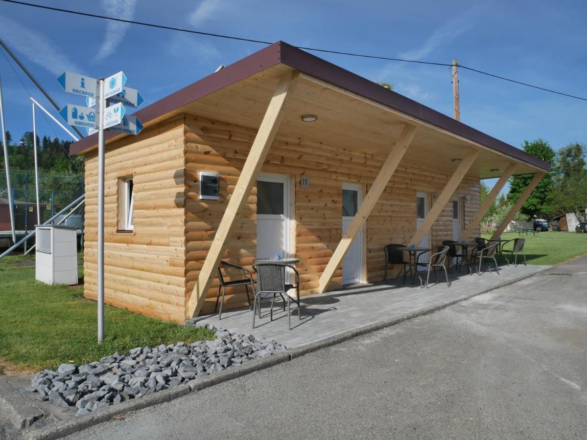 Camping Roznov Hotel Roznov pod Radhostem Bagian luar foto