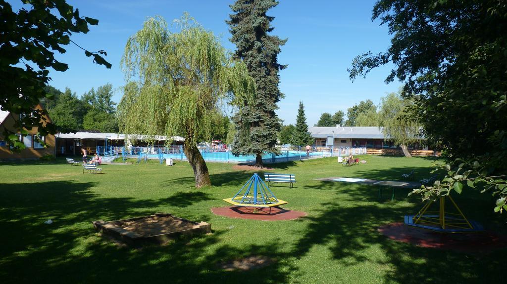 Camping Roznov Hotel Roznov pod Radhostem Bagian luar foto